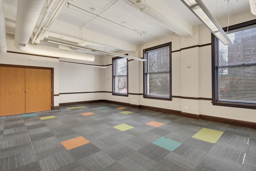 More Photos Of 62 N Main St, Memphis Apartments For Lease