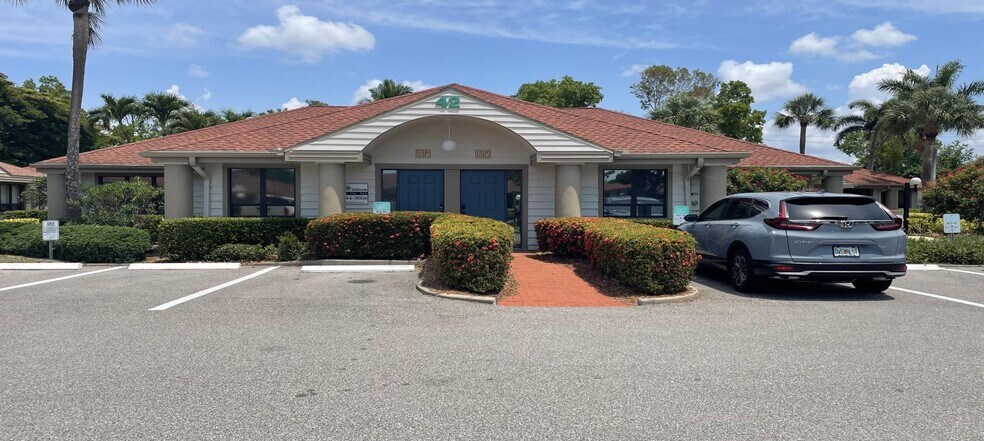 Primary Photo Of 12520 World Plaza Ln, Fort Myers Medical For Lease