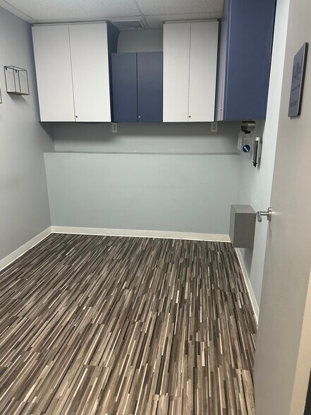 More Photos Of 31 Merrick Ave, Merrick Medical For Lease