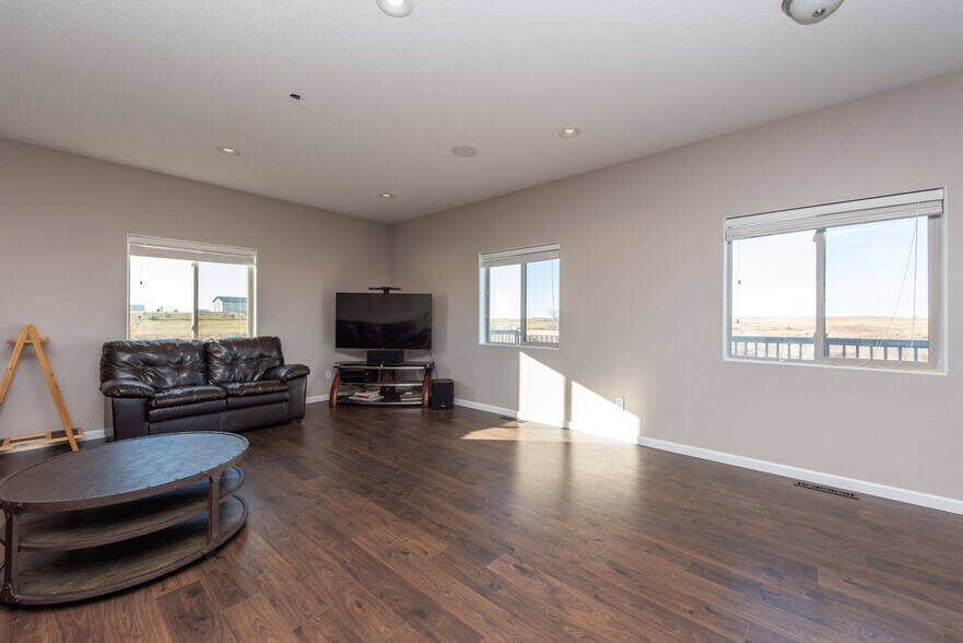 More Photos Of 13603 38th St SW, Belfield Flex For Lease