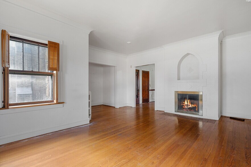 More Photos Of 318 E 74th St, Chicago Specialty For Sale