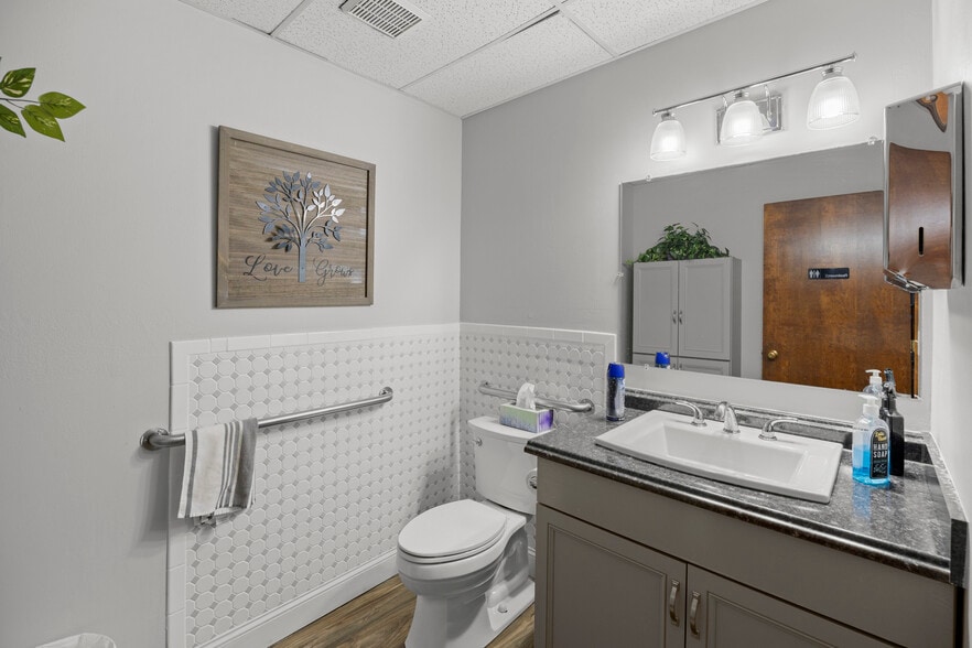 More Photos Of 1181 S Parker Rd, Denver Office For Sale