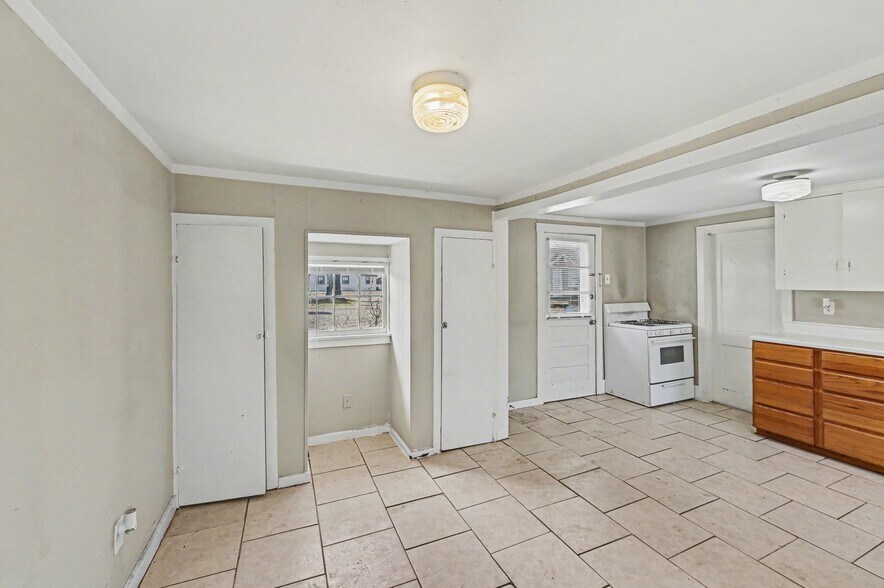 More Photos Of 308 Chestnut St, Silver Lake Apartments For Sale