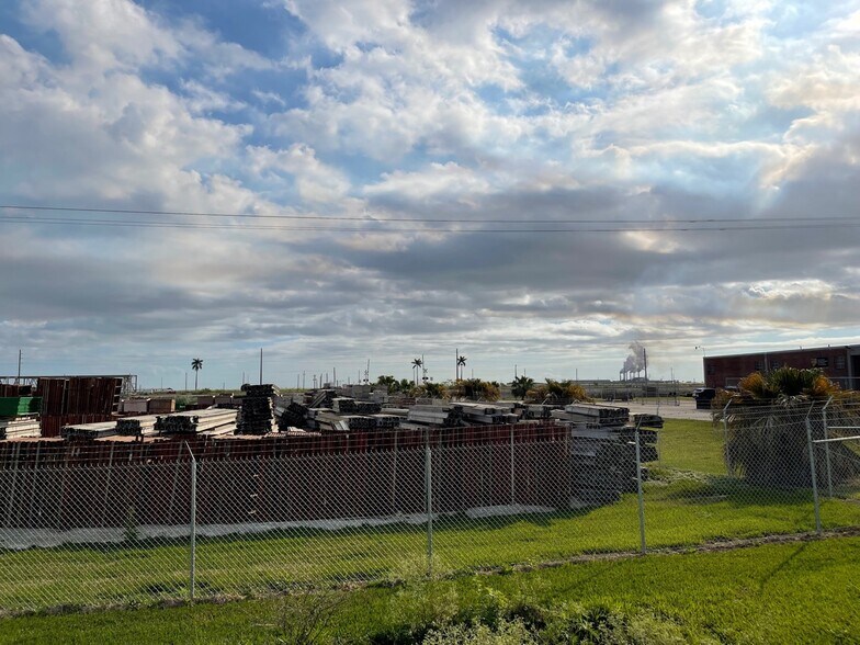 More Photos Of 500 Orange Avenue Cir, Belle Glade Land For Lease