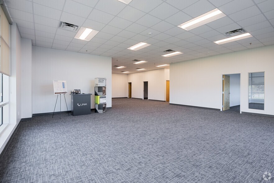 More Photos Of 5501 Lee Vista Blvd, Orlando Unknown For Lease