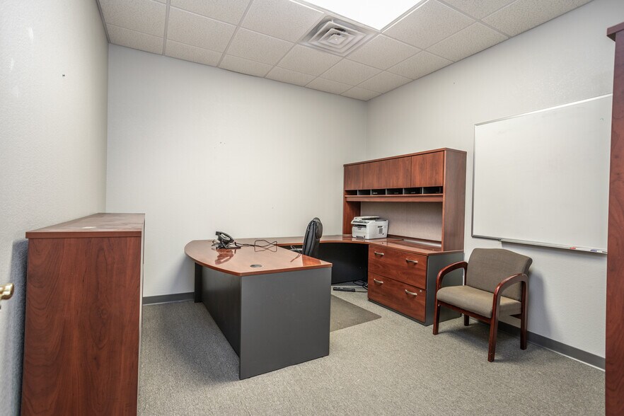 More Photos Of 201 W California St, Gainesville Office For Lease