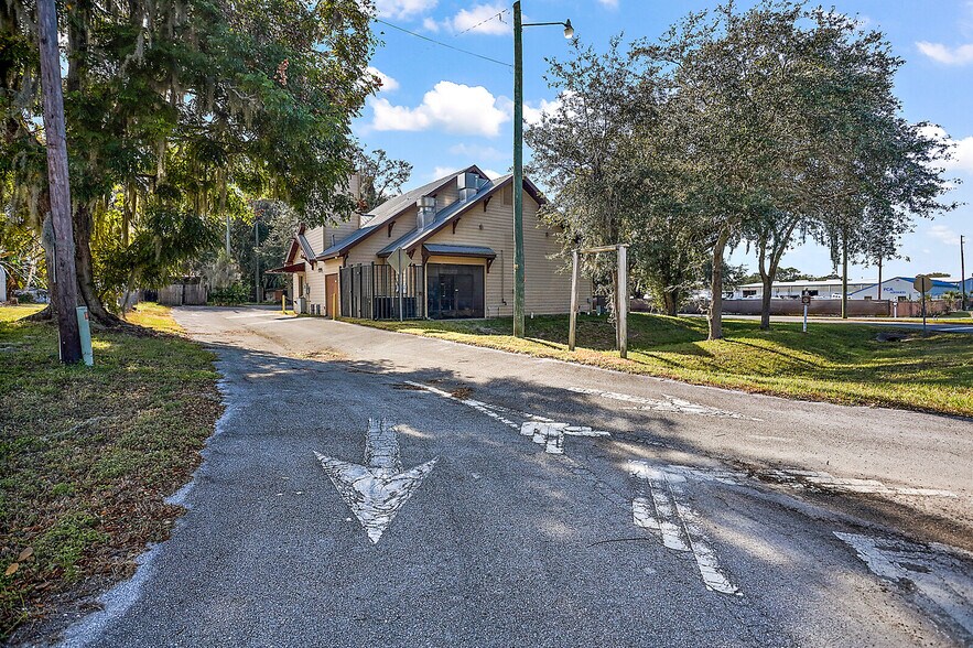 More Photos Of 2535 Main St, Leesburg Restaurant For Sale