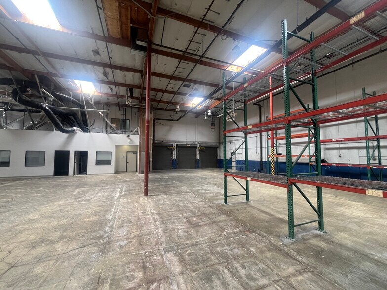 More Photos Of 2450 17th Ave, Santa Cruz Showroom For Lease