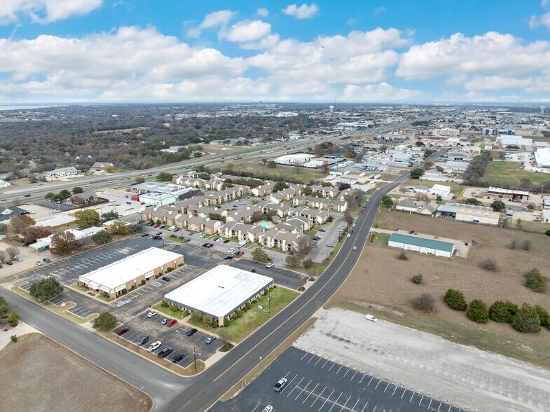 More Photos Of 8225 Central Park Dr, Woodway Office For Sale