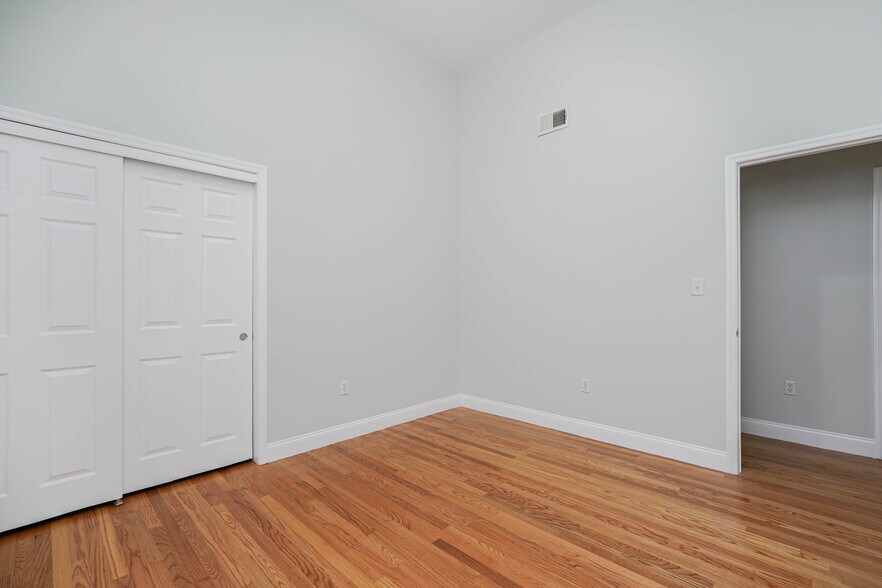 More Photos Of 1330-1332 Rockland Ave, Staten Island Medical For Sale