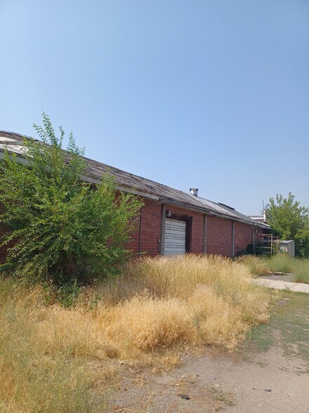 More Photos Of 419 S Broad St, Klamath Falls Light Distribution For Sale