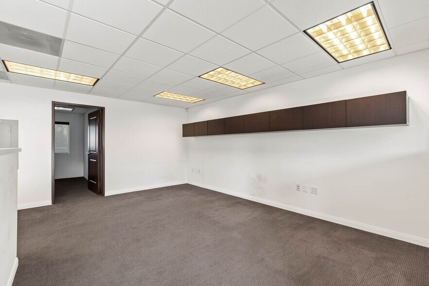 More Photos Of 13833-13841 Ventura Blvd, Sherman Oaks Storefront Retail Office For Sale