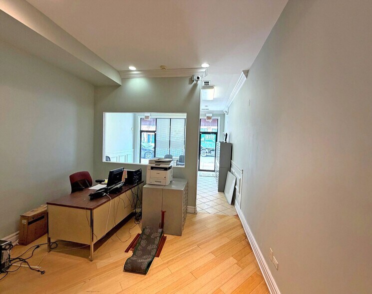 More Photos Of 953 N Ashland Ave, Chicago Storefront Retail Residential For Sale