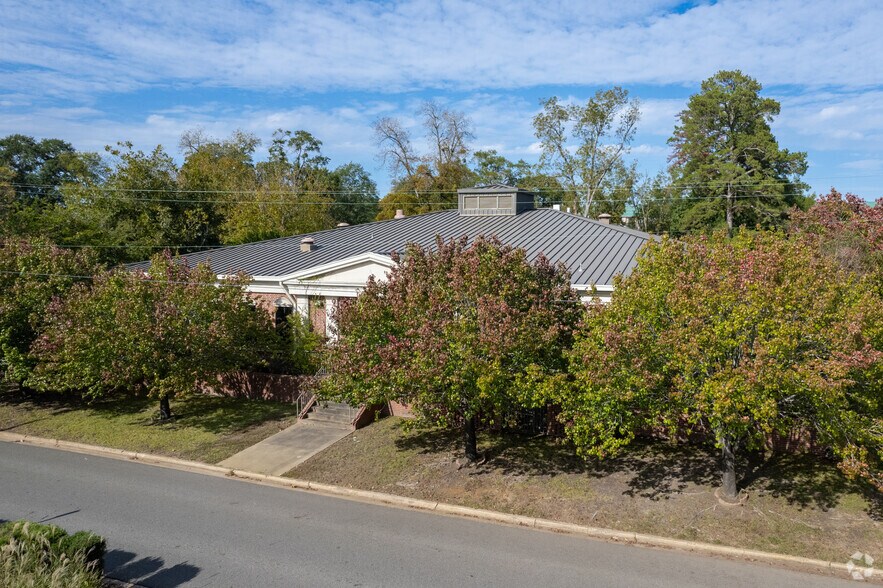 More Photos Of 1303 N Mound St, Nacogdoches Medical For Sale