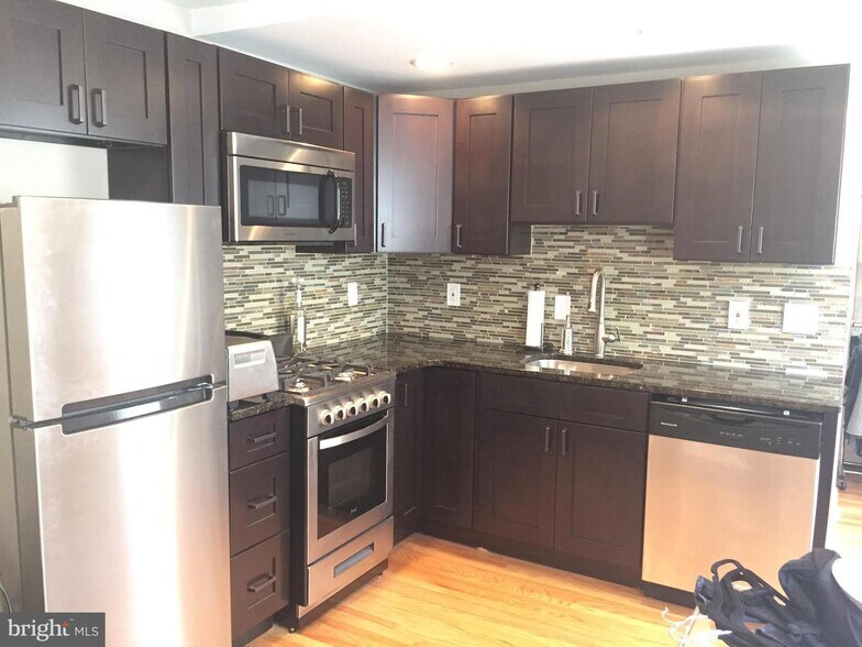 More Photos Of 747 S 2nd St, Philadelphia Apartments For Sale