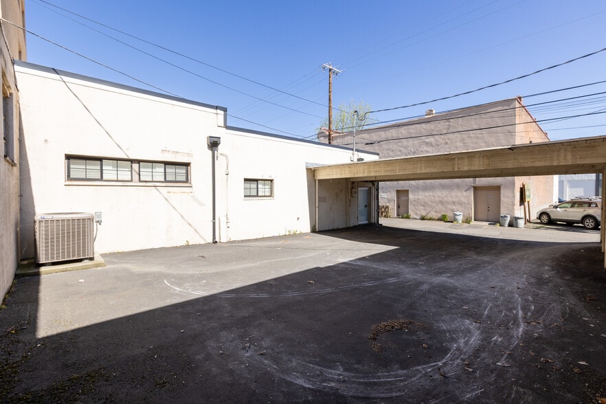 More Photos Of 412 Washington St, The Dalles Freestanding For Sale