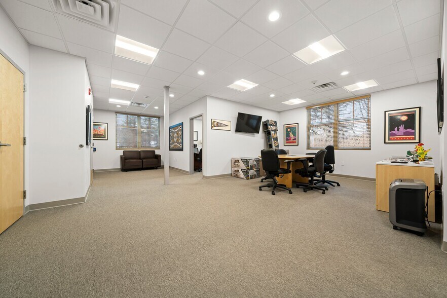 More Photos Of 288 S River Rd, Bedford Medical For Lease