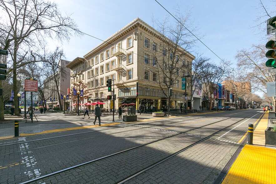 More Photos Of 1100-1106 11th St, Sacramento Office For Lease
