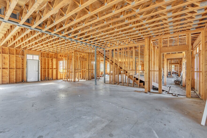 More Photos Of 100 Timber Trail Rd, Richmond Hill Office For Sale