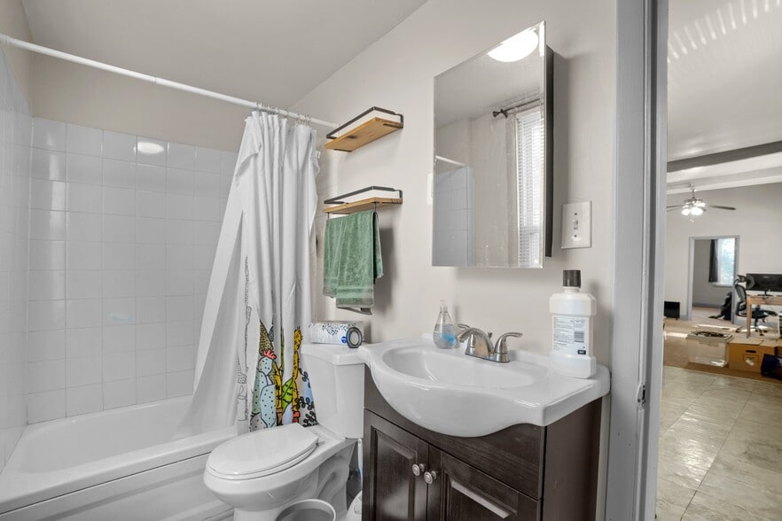 More Photos Of 2819 Eastern Ave, Baltimore Storefront Retail Residential For Sale