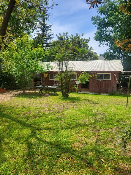 More Photos Of 18552 Erwin St, Tarzana Land For Lease