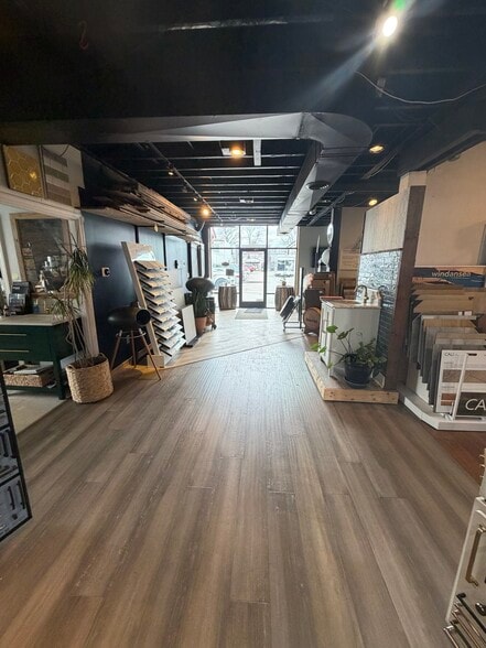 More Photos Of 133 Breckenridge Ln, Louisville Freestanding For Lease