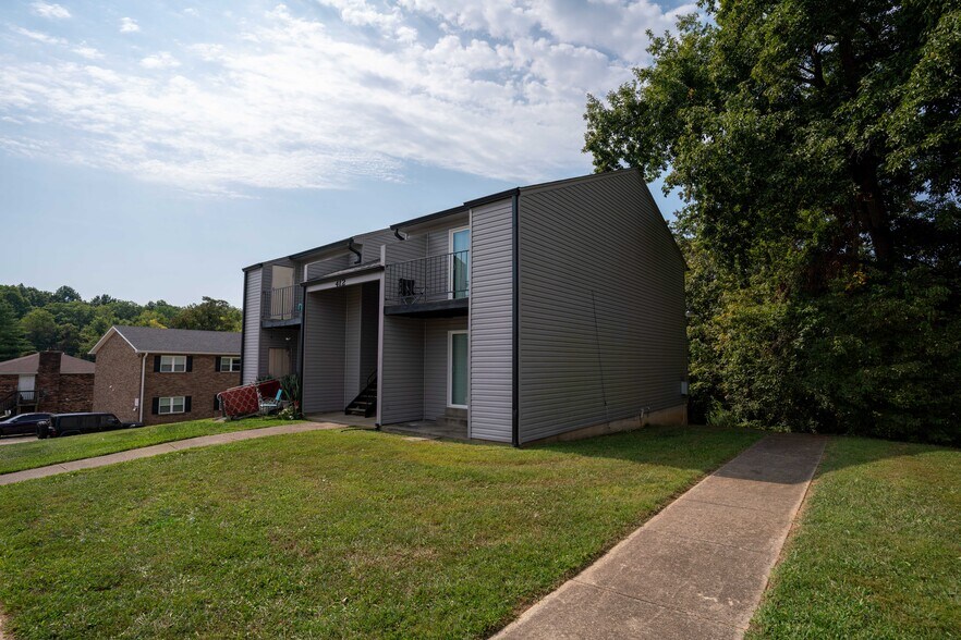 More Photos Of 412 Woodcreek Dr, Radcliff Apartments For Sale