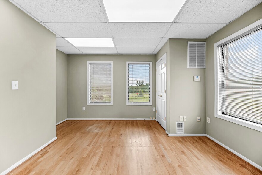 More Photos Of 10351 Southern Maryland Blvd, Dunkirk Office For Sale
