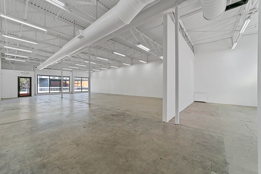 More Photos Of 136 Glass St, Dallas Storefront For Lease