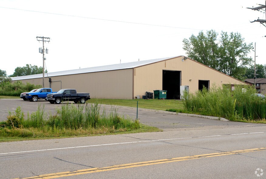 More Photos Of 1391 11th Ave SW, Forest Lake Warehouse For Sale