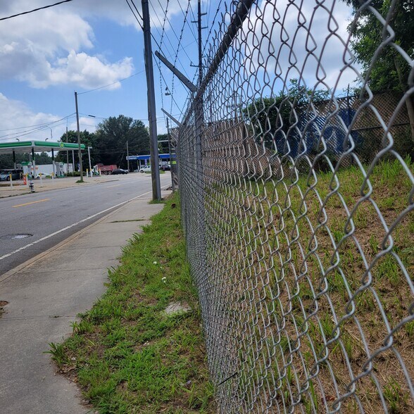 Primary Photo Of 1210 Bolton Rd NW, Atlanta Land For Sale