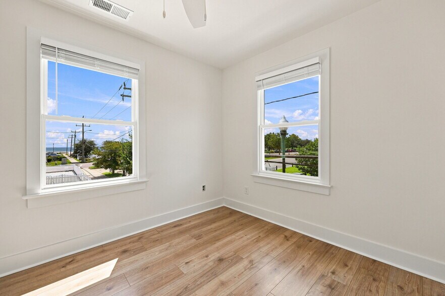 More Photos Of 112 Buckroe Ave, Hampton Storefront Retail Residential For Sale