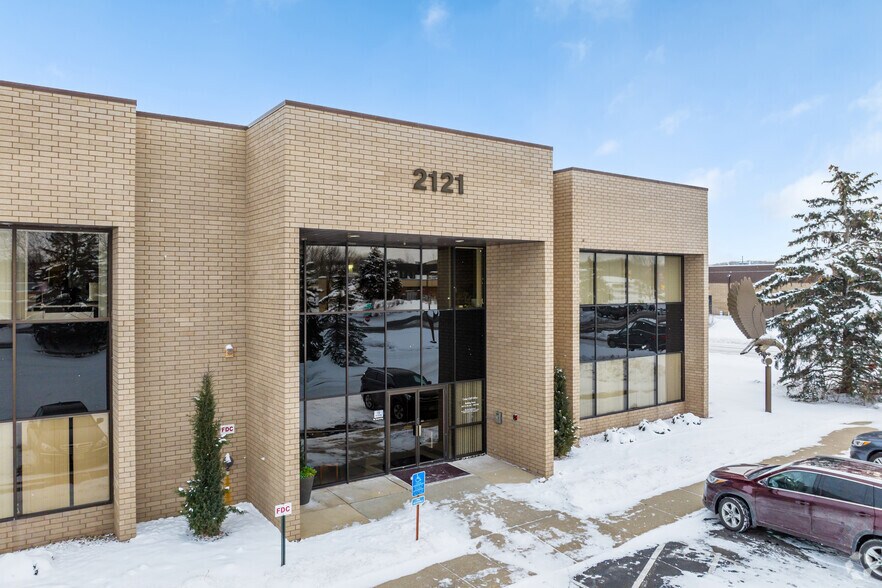 More Photos Of 2121 Cliff Dr, Eagan Medical For Lease
