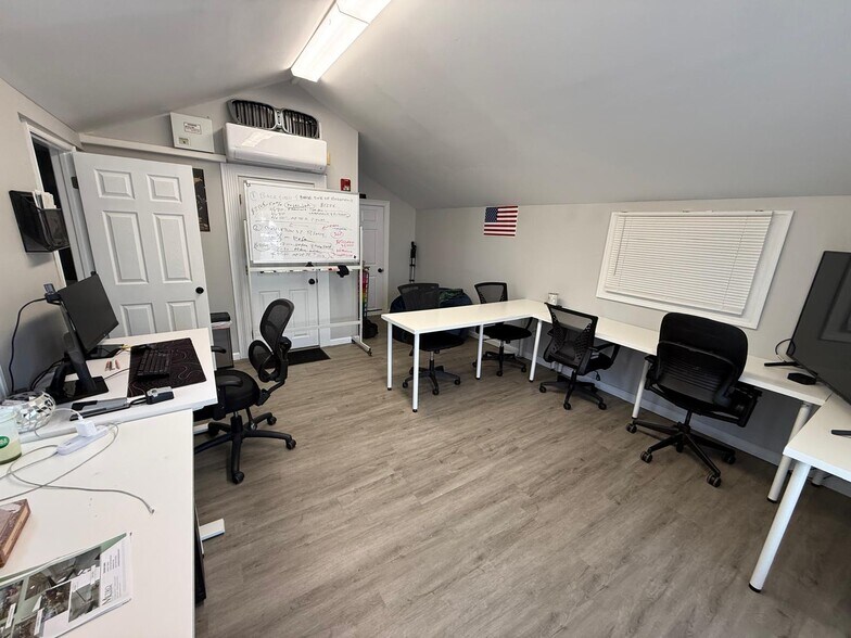 More Photos Of 218 Ronkonkoma Ave, Ronkonkoma Office For Sale