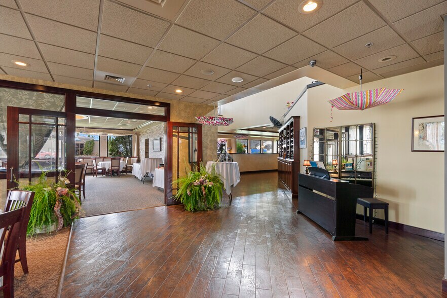 More Photos Of 824 Paul Bunyan, Bemidji Restaurant For Sale