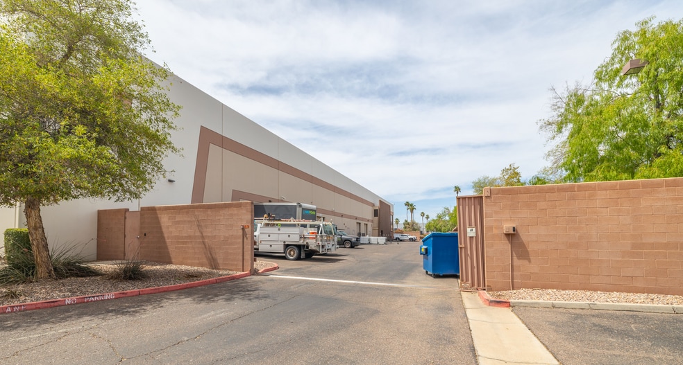 More Photos Of 2065 W Obispo Ave, Gilbert Light Distribution For Sale