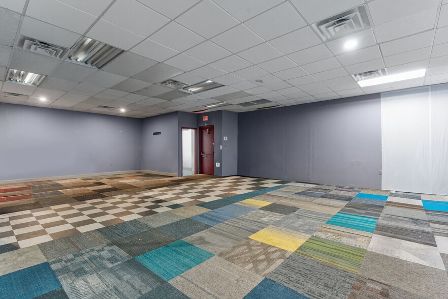 More Photos Of 318 S Broad St, Trenton Storefront For Sale