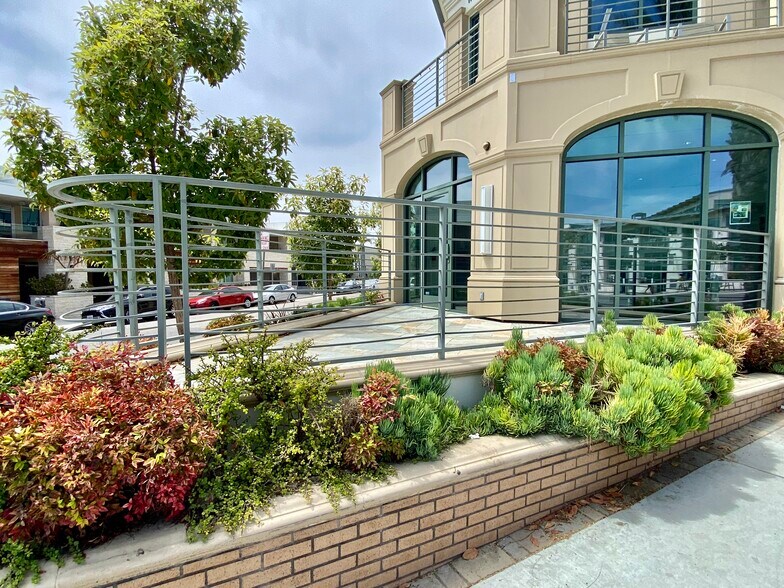 More Photos Of 205 Pier Ave, Hermosa Beach Office For Sale