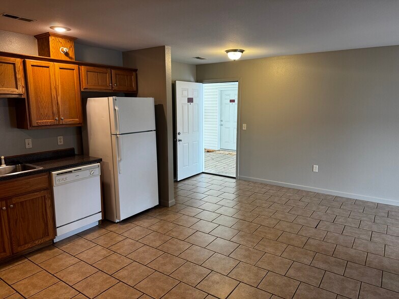 More Photos Of 1325 S Lillian Ave, Bolivar Apartments For Sale