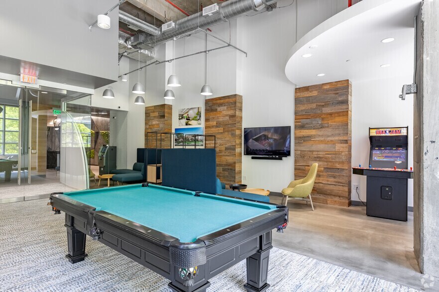 More Photos Of 10 10th St, Atlanta Office For Lease