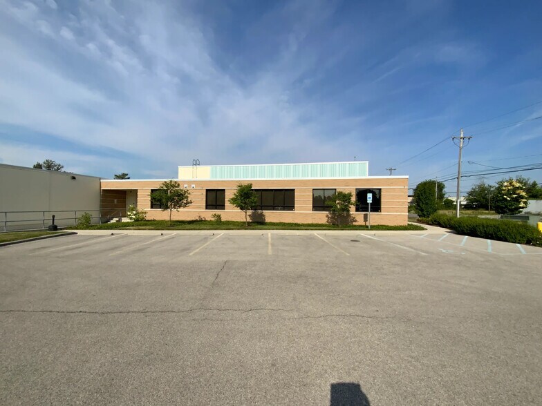 More Photos Of 211 Sylvania Ave, Toledo Manufacturing For Lease