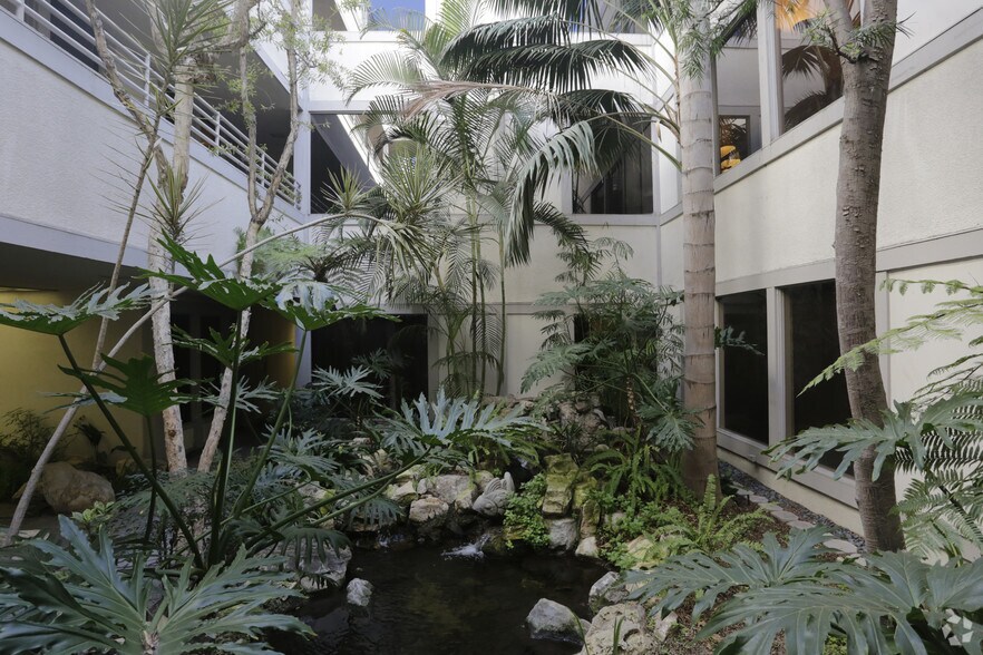 More Photos Of 2001 S Barrington Ave, Los Angeles Medical For Lease