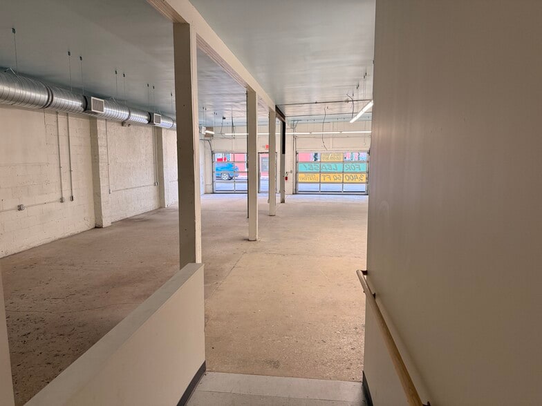 More Photos Of 127 SE 3rd St, Lees Summit Freestanding For Lease