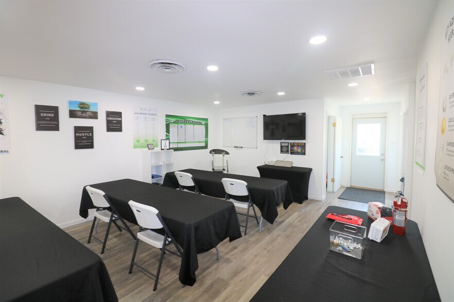 More Photos Of 1010-1090 N Market St, Troy Medical For Lease