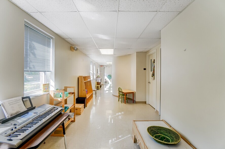 More Photos Of 800 Livermore St, Yellow Springs Research And Development For Sale