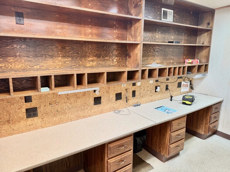 More Photos Of 1107 Lincoln Way E, Massillon Veterinarian Kennel For Sale