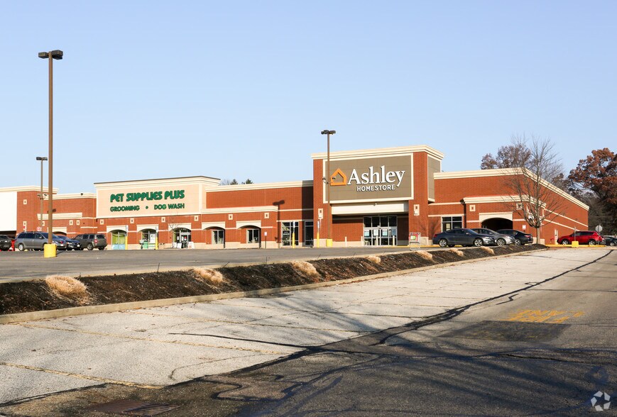 More Photos Of 2755 W Market St, Fairlawn Unknown For Lease
