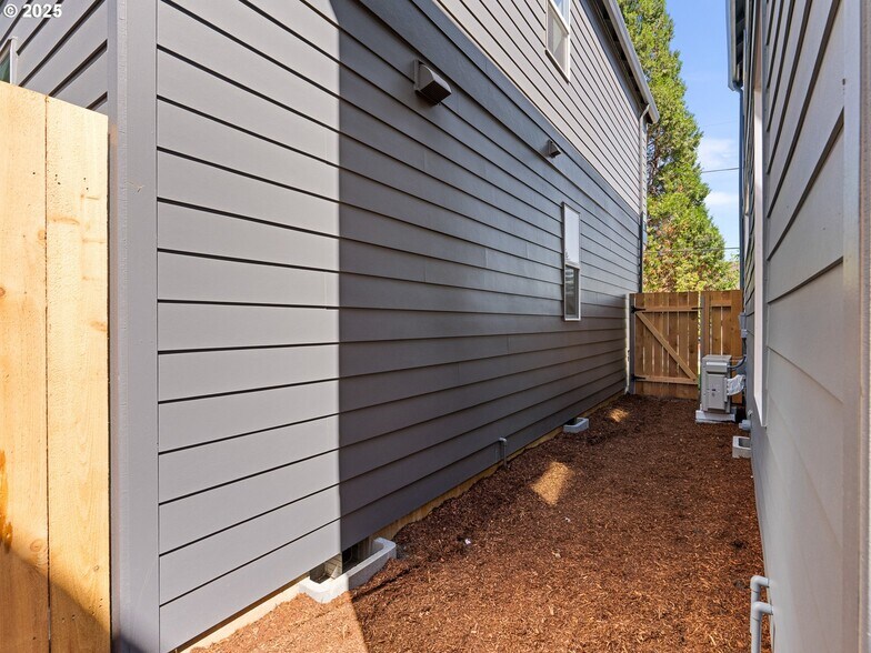 More Photos Of 4380 NE Going St, Portland Multifamily For Sale