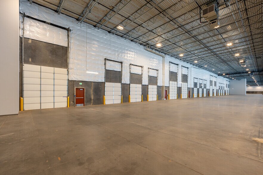 More Photos Of 13280 W Rioglass Solar Rd, Surprise Warehouse For Lease