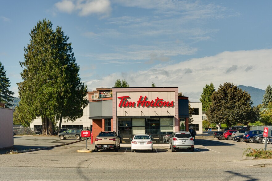 Primary Photo Of 45837 Yale Rd, Chilliwack Fast Food For Sale
